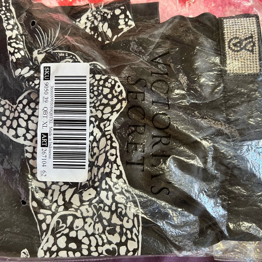 Victoria’s Secret XL BLACK SHINE Lounge Bra & XL BLACK LEOPARD SHINE SHORTS - Picture 3 of 5